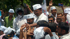 Kejriwal files nomination after attacking Modi, Rahul