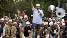 Unhappy With Kejriwal's Minimum Wage Hike, His Trade Wing Threatens Strike