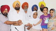 AAP, With NRIs’ Help, Adopts Debt-Ridden Farmers; Gives Them Aid