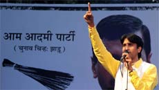 Battle For Amethi Turns Ugly: Kumar Vishwas's cavalcade attacked