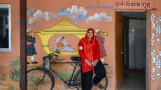 Porter No 15: Life Of North West Railways' First Woman Coolie