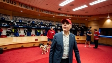 PM Mark Carney visits Canadiens' dressing room after win against Lightning