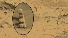 Is that a 'traffic signal' on Mars?