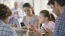 Smartphone use at meal time ruins parent-child bond