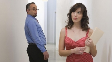 Why Men Prefer Women With Sharp Curves