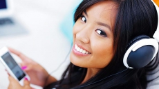 Nearly Half Of Canadian Web Users Now Streaming Music, Most Using Mobile: Poll