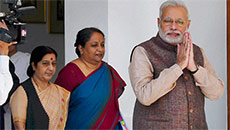 Modi Visits Sushma At AIIMS