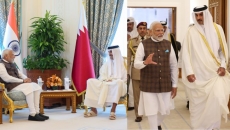 PM Modi discusses range of issues with Emir of Qatar in Doha