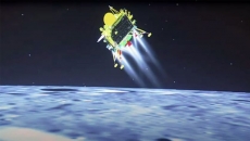 World hails India's spectacular moon landing feat