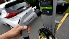 Ottawa plans to add 8,000 new electric vehicle charging ports in Canada