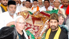 First Pics: Barack Obama Offers 'Chadar' At Ajmer Sharif Dargah Of Khawaja Moinudeen Chishty First Pics: Barack Obama Offers 'Chadar' At Ajmer Sharif Dargah Of Khawaja Moinudeen Chishty