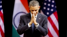 Obama Reading Jhumpa Lahiri's 'The Lowland' On Holiday