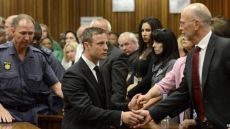 Oscar Pistorius breaks down in tears during cross examination