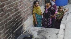 Why Girls Of Pakistan Are Scared Of Their Mothers?