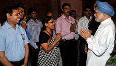 PM gets standing ovation on last working day in South Block office