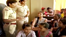 Mumbai Slum Women And Girls Find Friends In 'Police Didi'