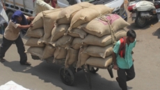 43.8% feel their life and country are both in 'poor state'