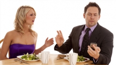 Check If You Are A P-Phubber And Is It Ruining Your Relationships