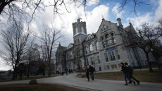 Queen's prof with anti-vaccination slides won't teach same course:university