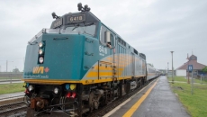 Feds to spend $1.9B to replace Via Rail locomotive fleet, build plant