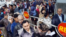 NRIs, Others Feel Heat Of Demonetisation; Wait In RBI Queues