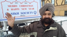 WATCH: Regina Sikh Society's Christmas Sign Winning A Lot Of Hearts