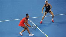 Sania Mirza and Cara Black storm into semi-finals