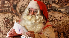 Man Robs Nobleton, Ont., Drug Store Wearing Santa Hat And White Beard: Police