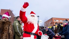 Santa cleared for Christmas Eve travel, transport minister says