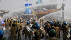 Violence as police move to arrest sect leader Rampal, scores hurt