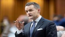 Labour Minister Seamus O'Regan leaving cabinet, Trudeau confirms