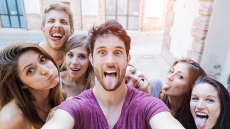 Crazy about Selfies? Know the best time to post Selfie on Instagram