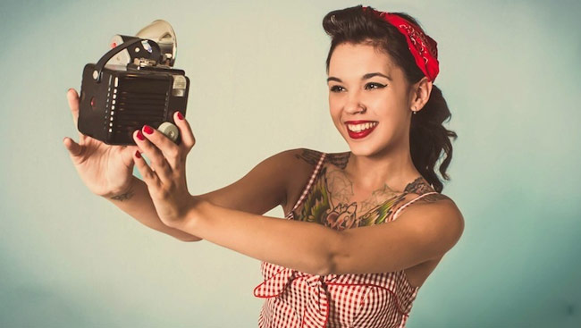 Selfies daunting women on bad skin days: Study