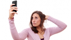 Most Women Will Post Only Sixth Selfie On Facebook: Survey