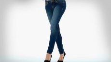 Australian Woman Collapses Due To Her Skinny Jeans