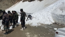 8 injured after snow slide hits vehicle in J&K's Kupwara