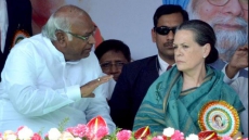 Sonia, Kharge attack government over communal violence