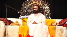 Sabrimala Violence: Sri Sri Ravi Shankar Calls For Non-Violence, Says Traditions Should Be Respected