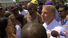 St. Louis Police: Officers Shoot, Kill Knife-Wielding Suspect; Large Crowd Gathers At Site