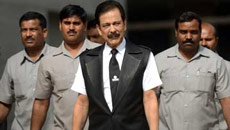 Sahara Chief Subrata Roy's Book From Tihar Tops Chart, Then Slips