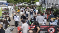 Canadians feel anxious about post-COVID life: poll