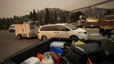 Trudeau in Okanagan to meet firefighters, as final travel ban lifted for Kelowna area