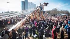 17-Metre Totem Pole Raised At UBC Honours First Nations Victimized By Residential Schools