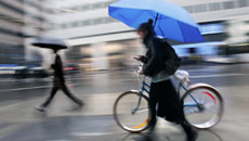 Amazing! An Umbrella that gives you rain data via smart phone!