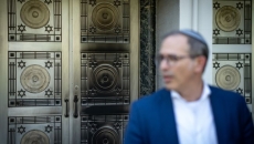 Calls emerge for U.S. refugee status as group helps Jewish families flee Canada