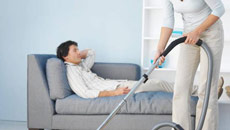 Canadian women do more household chores than men, says report