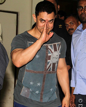Aamir Khan Visits Vidhu Vinod Chopra