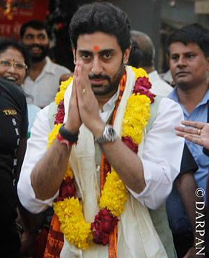 Abhishek Visits Siddhivinayak Temple