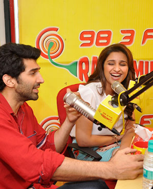 Aditya and Parineeti Promote Daawat-e-ishq