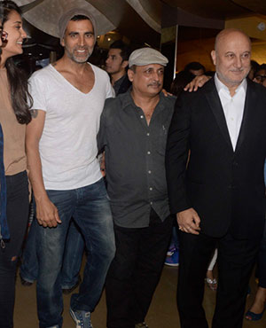 Akshay Hosts The Shaukeens Screening